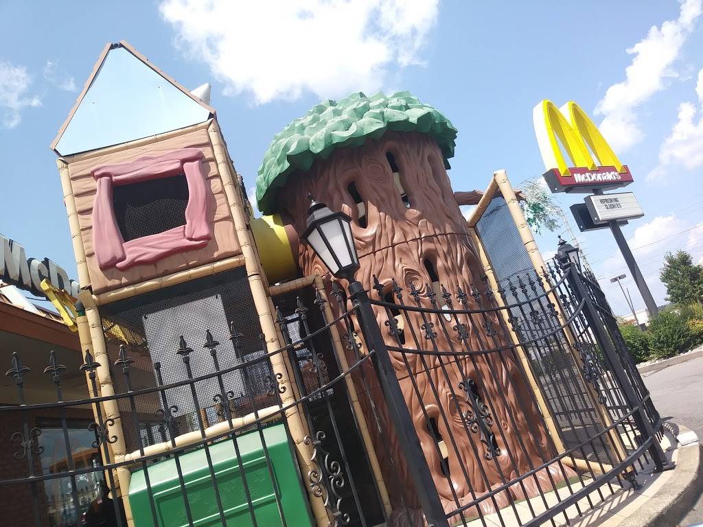 McDonalds | cafe | 3100 Poplar Level Rd, Louisville, KY 40217, USA | 5026363229 OR +1 502-636-3229