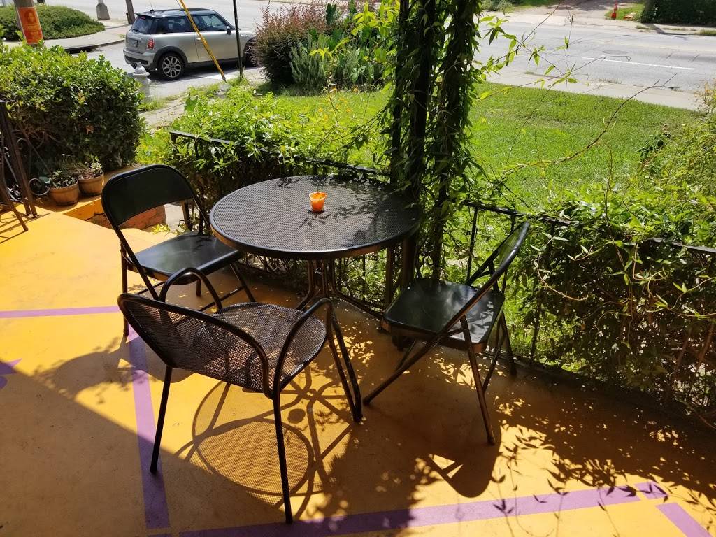 Tassilis Raw Reality Café | restaurant | 1059 Ralph David Abernathy Blvd, Atlanta, GA 30310, USA | 4043436126 OR +1 404-343-6126