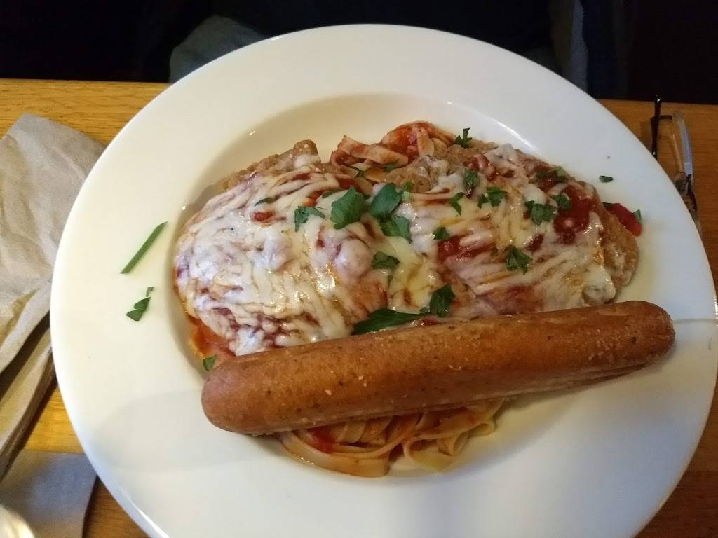 Applebees Grill + Bar | restaurant | 335 12th St SW, Forest Lake, MN 55025, USA | 6514646778 OR +1 651-464-6778