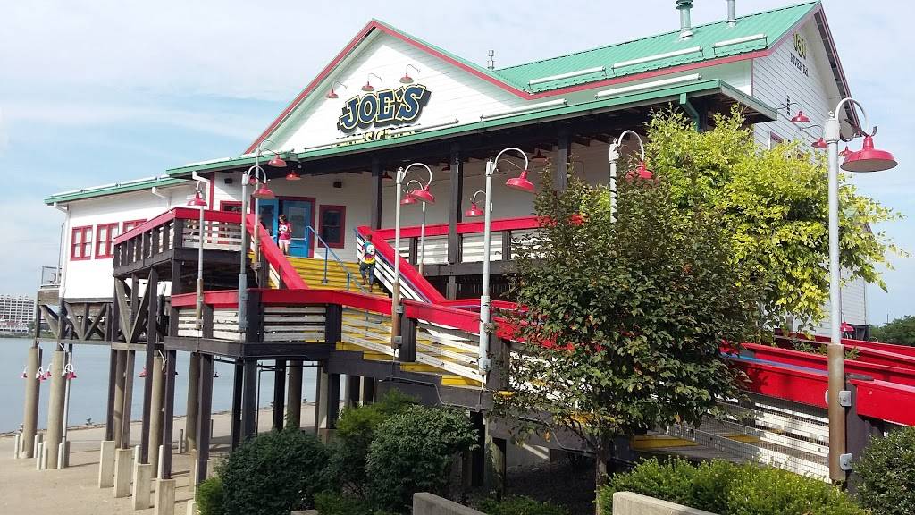 Joes Crab Shack | restaurant | 131 River Rd, Louisville, KY 40202, USA | 5025681171 OR +1 502-568-1171