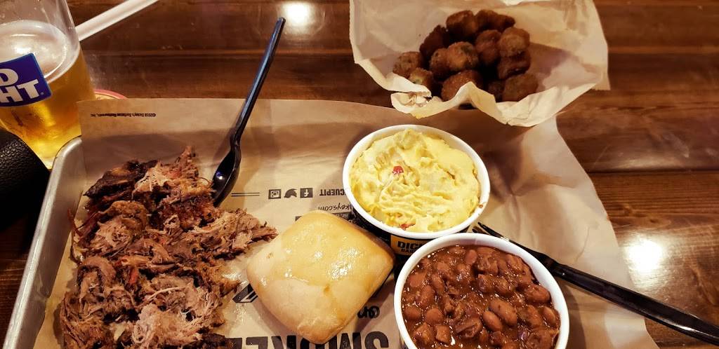 Dickeys Barbecue Pit | restaurant | 1081 N 21st St, Newark, OH 43055, USA | 7409156331 OR +1 740-915-6331