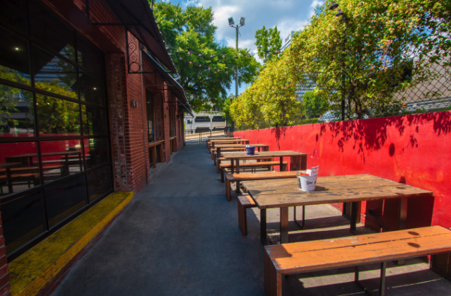 Tin Roof | restaurant | 1022 Senate St, Columbia, SC 29201, USA | 8037711558 OR +1 803-771-1558