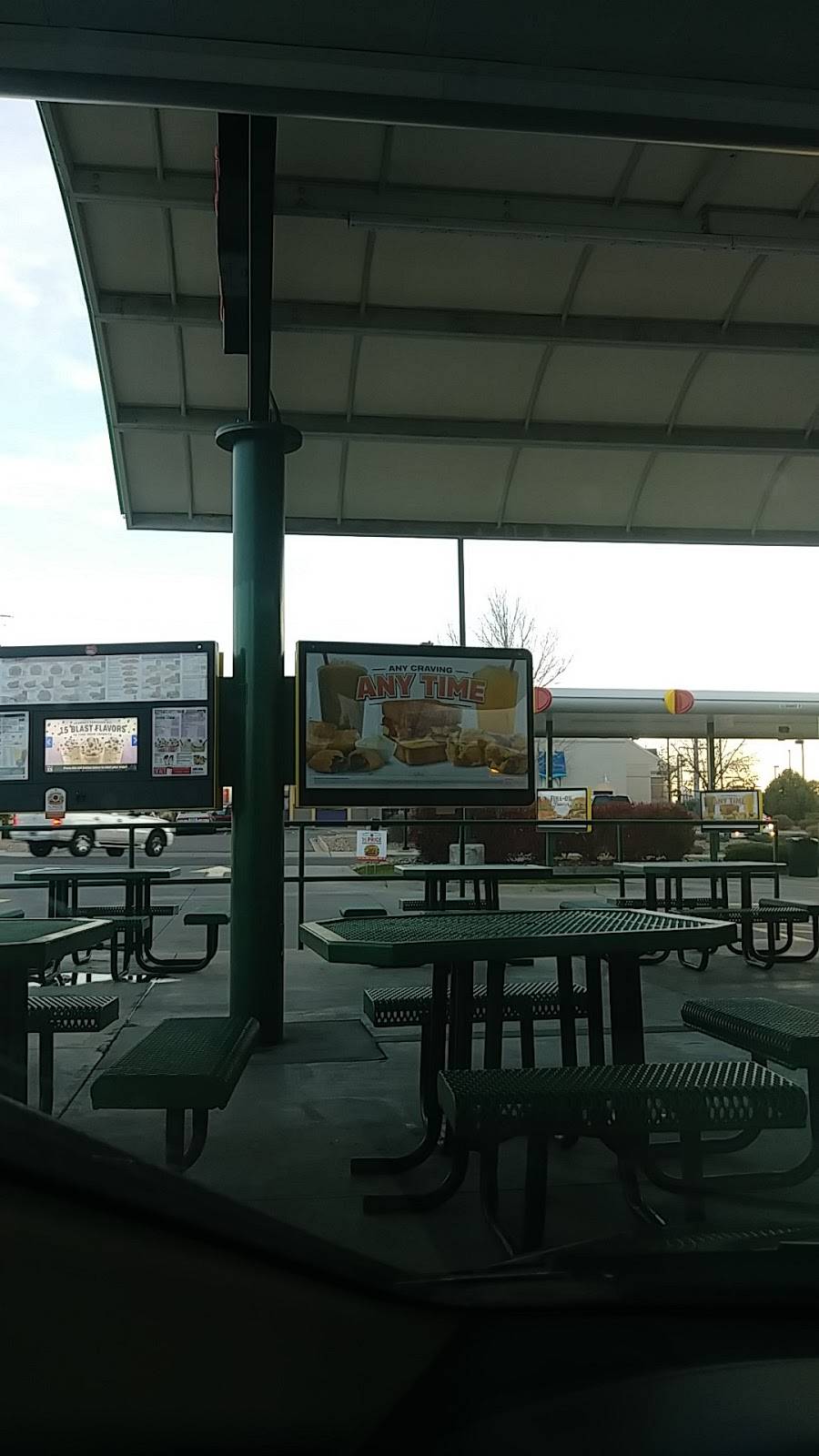 Sonic Drive-In | restaurant | 4305 Chambers Rd, Denver, CO 80239, USA | 3033710774 OR +1 303-371-0774