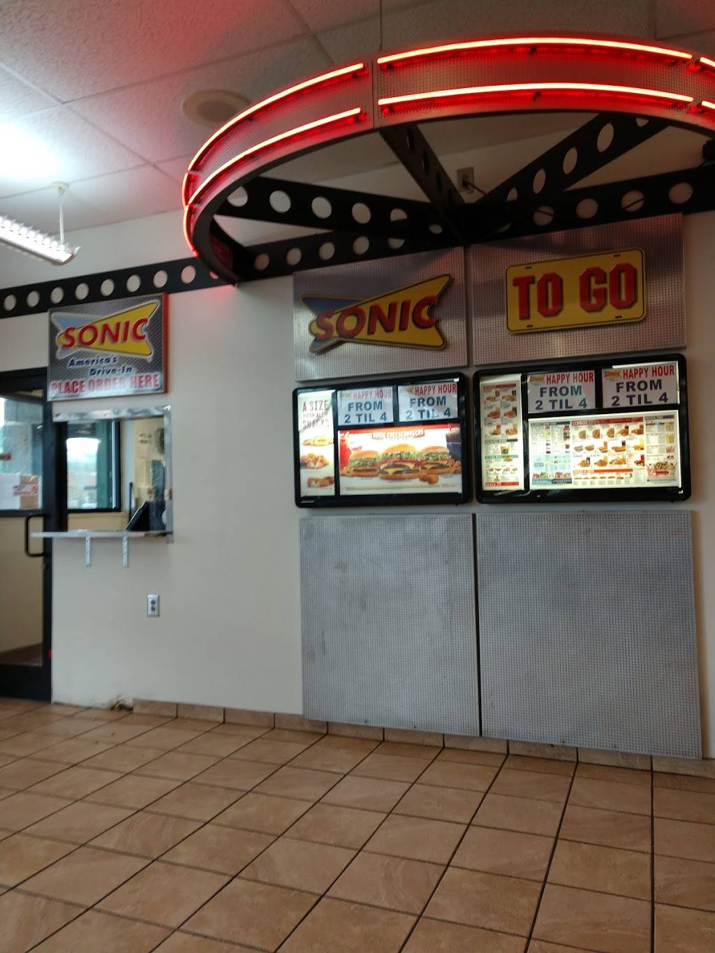 Sonic Drive-In | restaurant | 605 N Main St, Rocky Top, TN 37769, USA | 8654264485 OR +1 865-426-4485