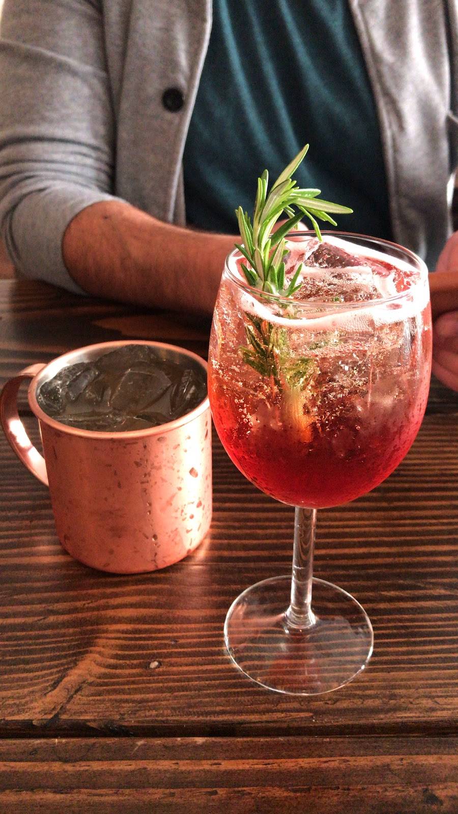 West Oak Nosh | restaurant | 10 W Oak St, Lodi, CA 95240, USA | 2092248157 OR +1 209-224-8157