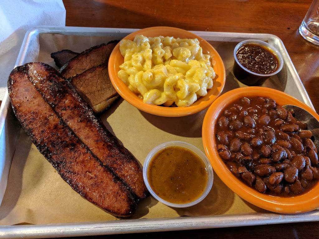 Black Dog Smoke & Ale House | restaurant | 201 N Broadway Ave, Urbana, IL 61801, USA | 2173449342 OR +1 217-344-9342