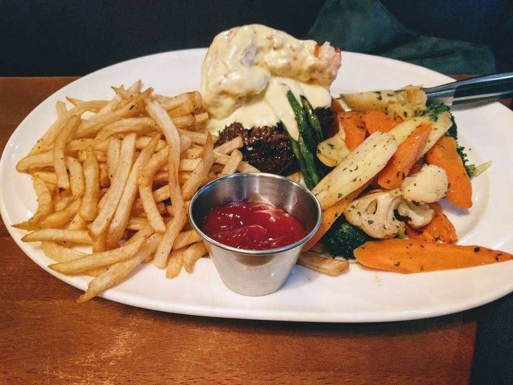 Bâton Rouge Steakhouse & Bar | restaurant | 2005 Winston Park Dr, Oakville, ON L6H 6P5, Canada | 9058292279 OR +1 905-829-2279