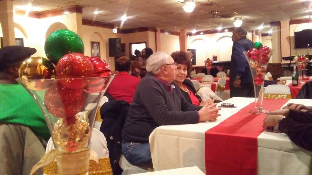 TerriLynns Express | restaurant | 10704 W Hampton Ave, Milwaukee, WI 53225, USA | 4144641111 OR +1 414-464-1111