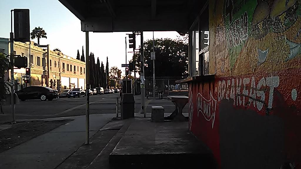 Toms Burgers | restaurant | 4182 S Vermont Ave, Los Angeles, CA 90037, USA | 3232341775 OR +1 323-234-1775