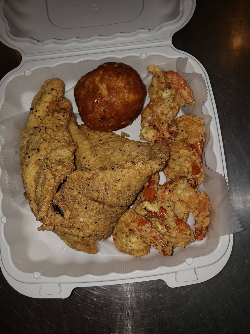 Garcias Carry Out Fish Chicken and More | restaurant | 6112 Marlboro Pike, District Heights, MD 20747, USA | 3017366112 OR +1 301-736-6112