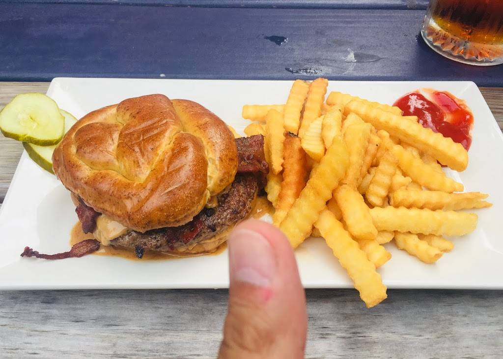 Big Bats Cafe | restaurant | 216 St Claire Pl, Stevensville, MD 21666, USA | 4106041120 OR +1 410-604-1120