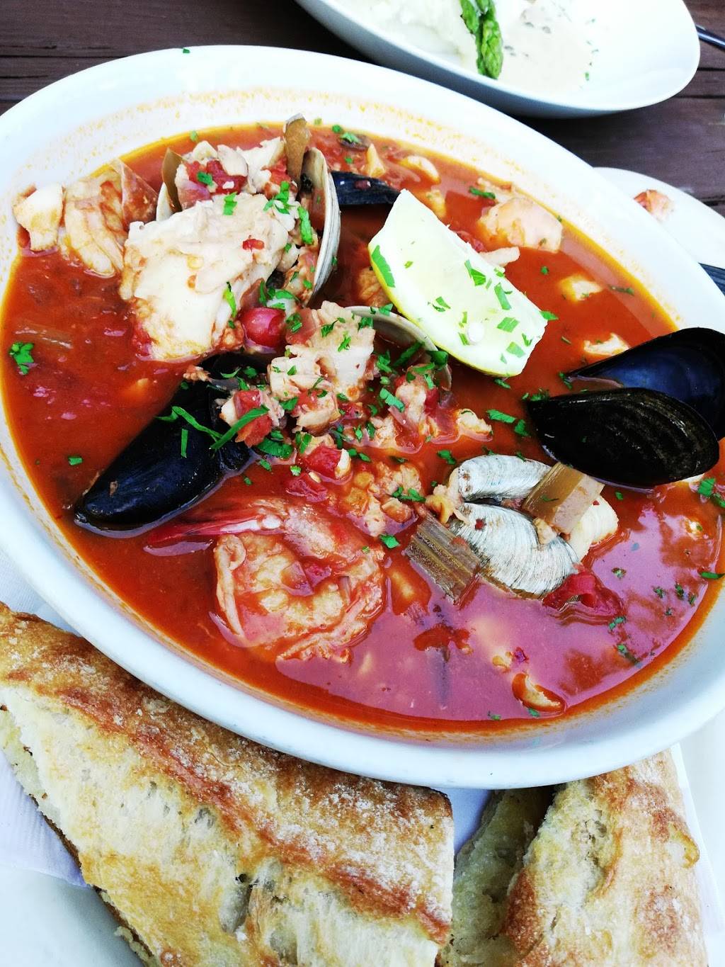 Frazers Restaurant & Lounge | restaurant | 1811 Pestalozzi St, St. Louis, MO 63118, USA | 3147738646 OR +1 314-773-8646