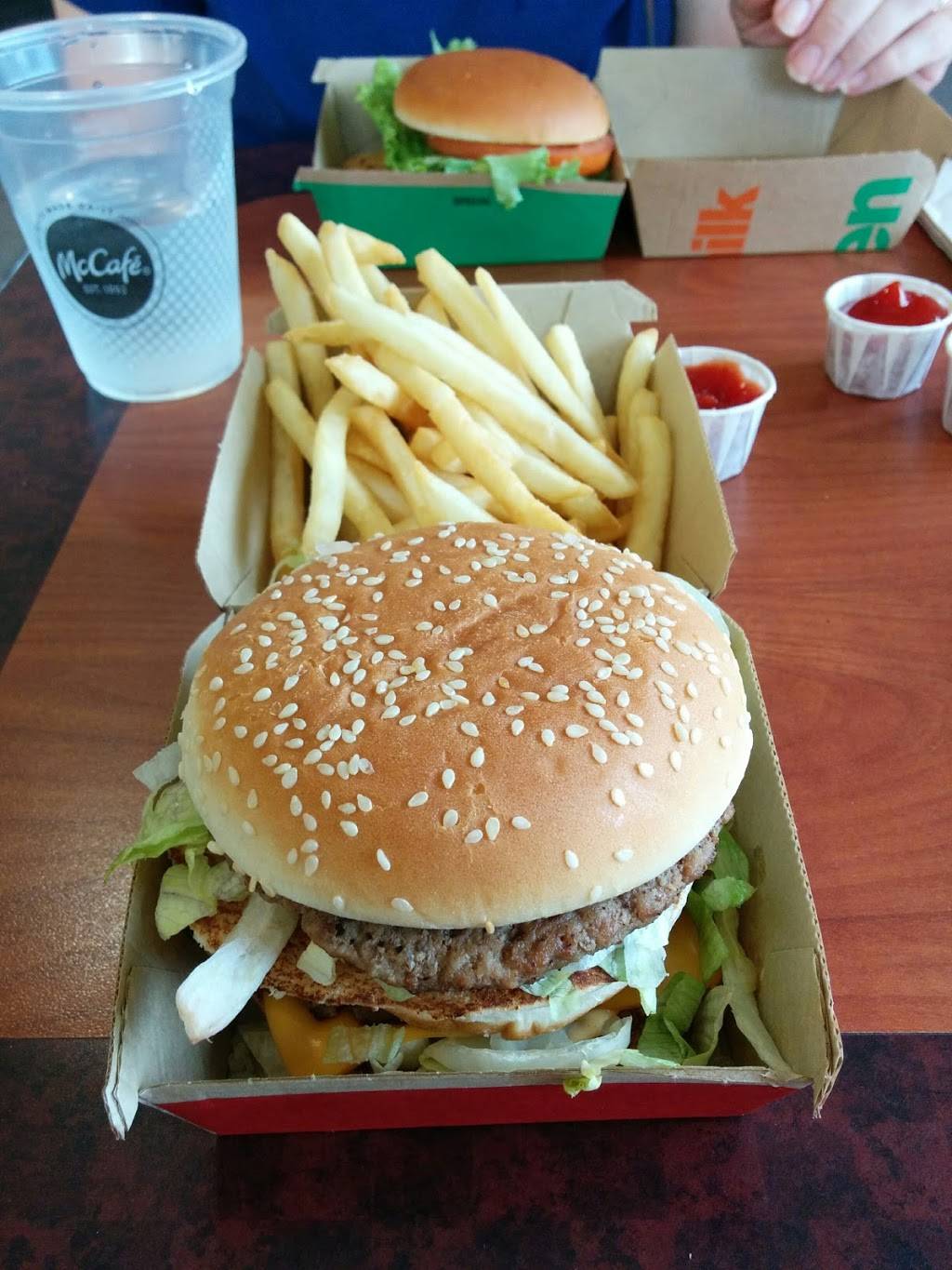 McDonalds | cafe | 30 Commerce St, Wisconsin Dells, WI 53965, USA | 6082547618 OR +1 608-254-7618