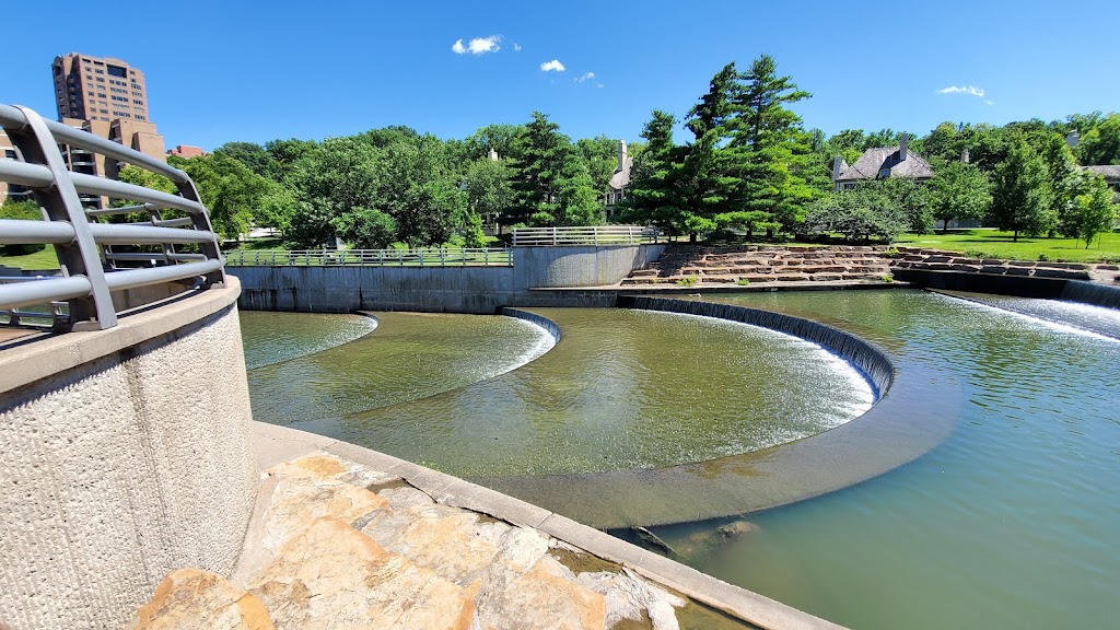 Parker at The Fontaine | restaurant | 901 W 48th Pl, Kansas City, MO 64112, USA | 8164378420 OR +1 816-437-8420