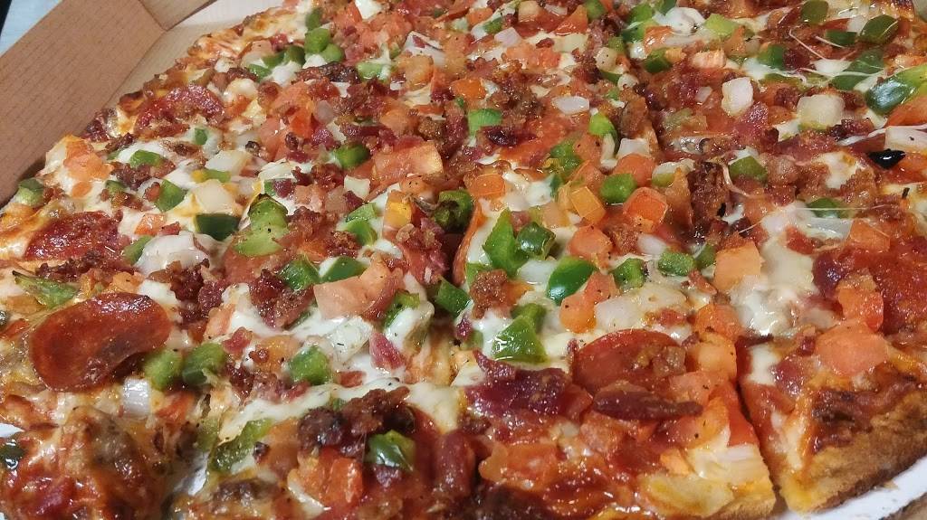 Lyles Sportszone Pizza & Pub | night club | 4718, 1404 E Morgan Ave, Evansville, IN 47711, USA | 8124257729 OR +1 812-425-7729