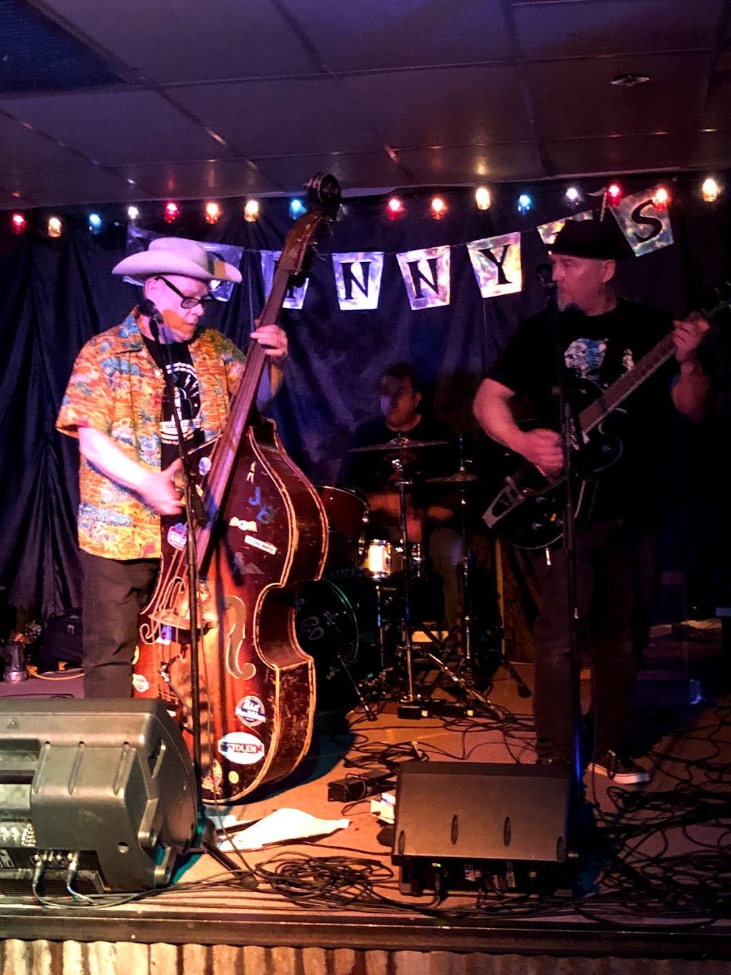 Johnny Bs | restaurant | 120 E 6th St, Medford, OR 97501, USA | 4582262722 OR +1 458-226-2722