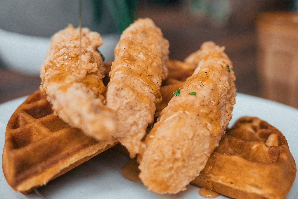 Table 33 | restaurant | 130 W 2nd St, Dayton, OH 45402, USA | 9379993070 OR +1 937-999-3070