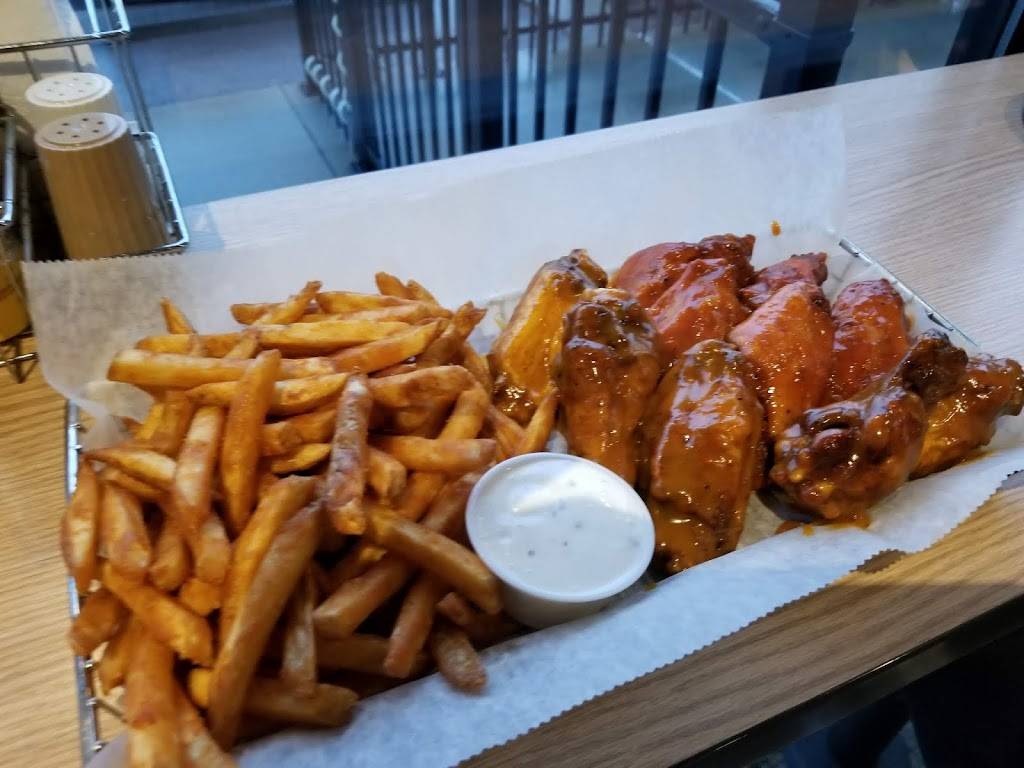 Buffs subs burgers wings | restaurant | 451 N Thompson Ln suite a, Murfreesboro, TN 37129, USA | 6155464444 OR +1 615-546-4444