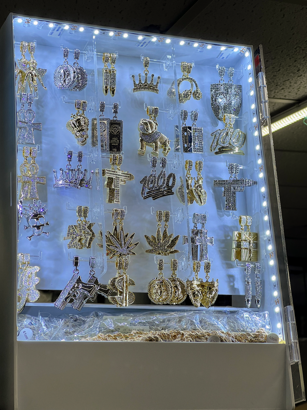 A & M Family Grocery | restaurant | 3066 Cosby Hwy # B, Cosby, TN 37722, USA | 4234873158 OR +1 423-487-3158