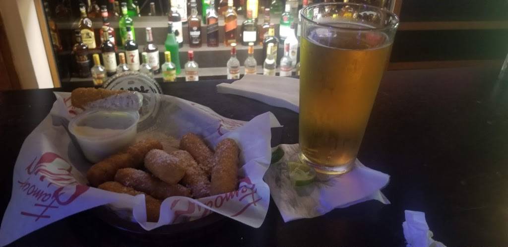 Famous Sams Sports Bar #11 | restaurant | 3010 W Valencia Rd, Tucson, AZ 85746, USA | 5208838888 OR +1 520-883-8888