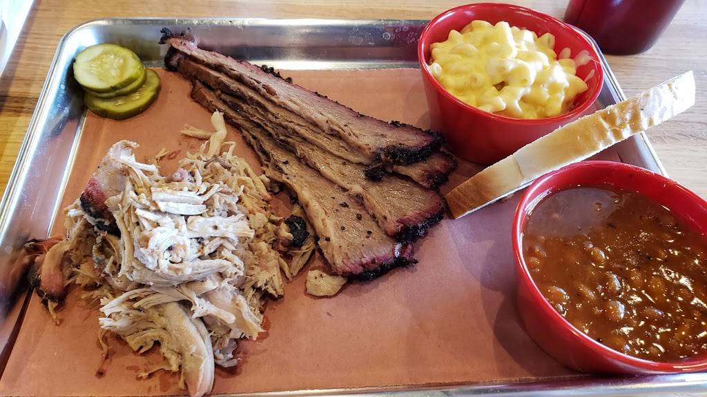 DOCs Madison Smokehouse | restaurant | 72 W Towne Mall, Madison, WI 53719, USA | 6088210439 OR +1 608-821-0439