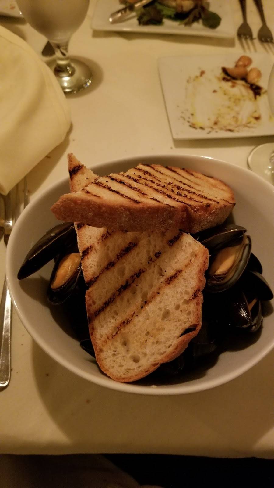 Avinos Italian Table | restaurant | 108 S Country Rd, Bellport, NY 11713, USA | 6318036416 OR +1 631-803-6416