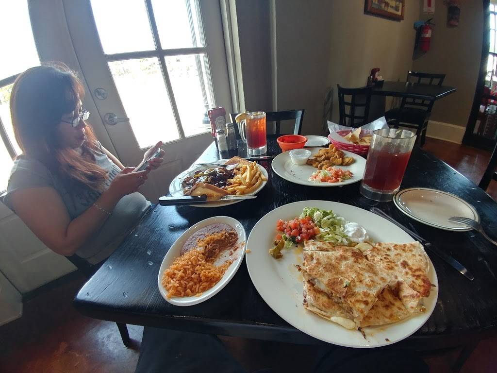 El Patio | restaurant | 100 W Magnolia St, Angleton, TX 77515, USA | 9798644400 OR +1 979-864-4400