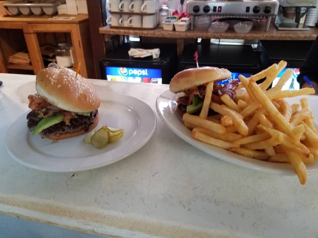 Bessies Lunch | restaurant | 266 NH-125, Brentwood, NH 03833, USA | 6036424132 OR +1 603-642-4132