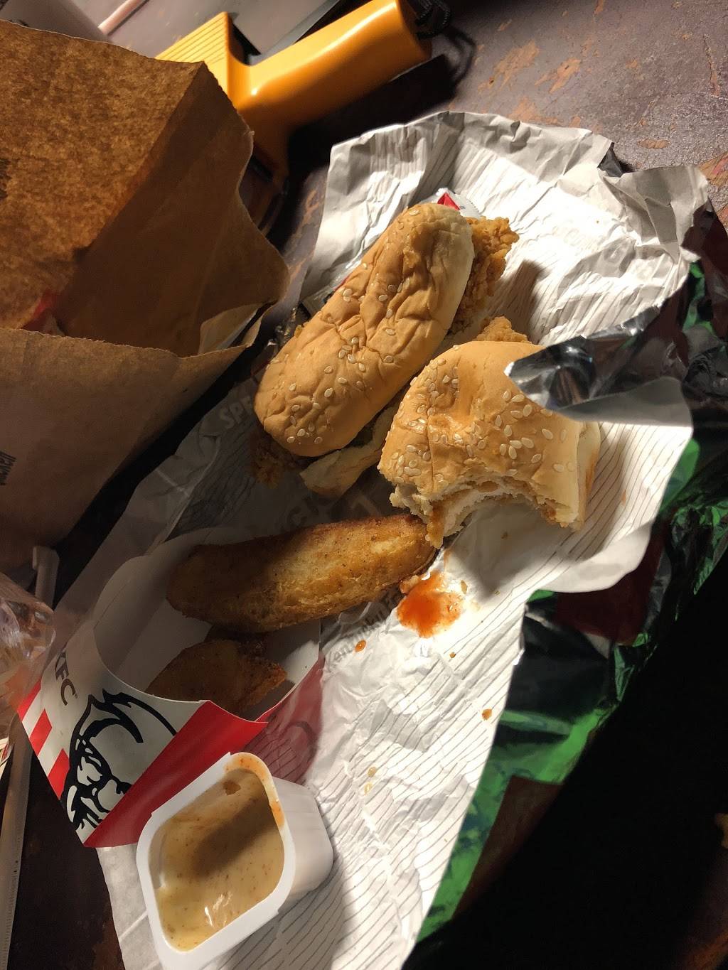 KFC | restaurant | 4044 W Fuqua St, Houston, TX 77045, USA | 7134334731 OR +1 713-433-4731