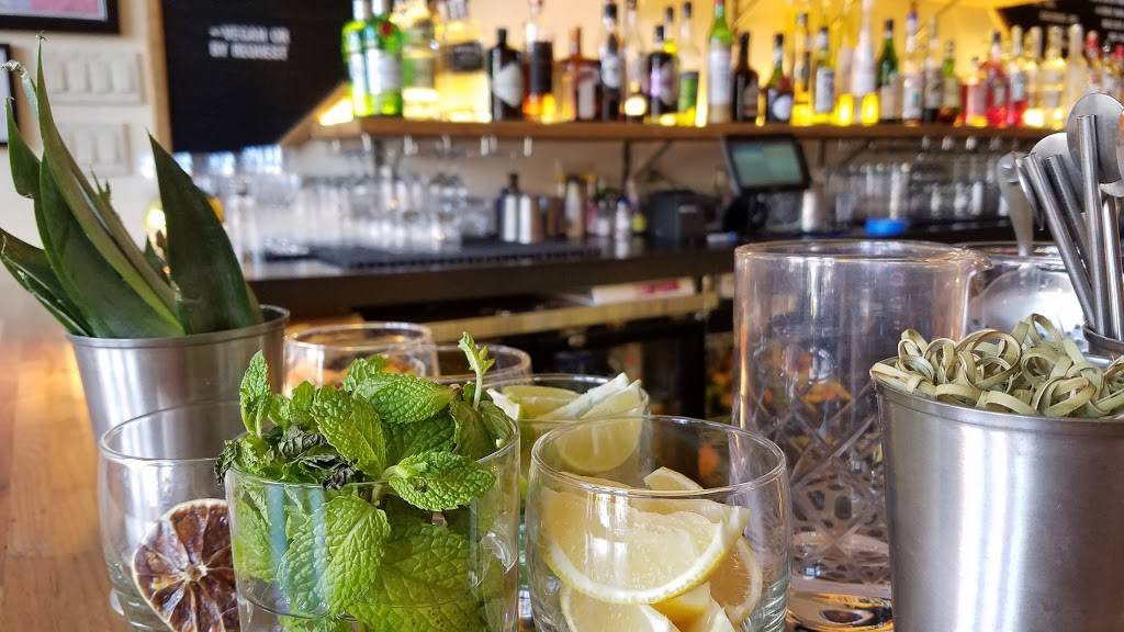 Shoals | restaurant | 2614 Elm St STE# 110, Dallas, TX 75226, USA | 4696770176 OR +1 469-677-0176