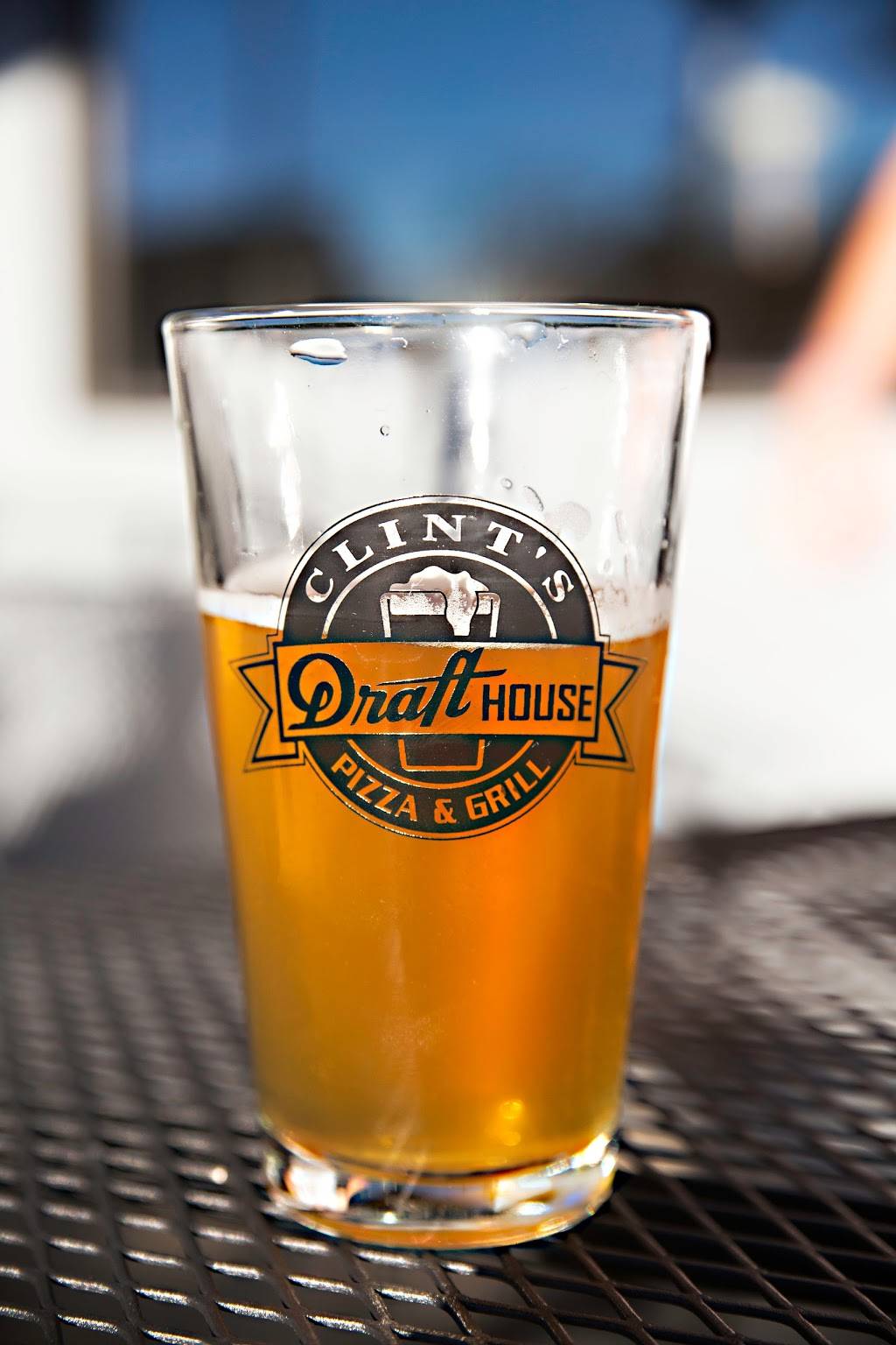 Clints Draft House Pizza & Grill | restaurant | 1630 7th St, Moline, IL 61265, USA | 3097643858 OR +1 309-764-3858