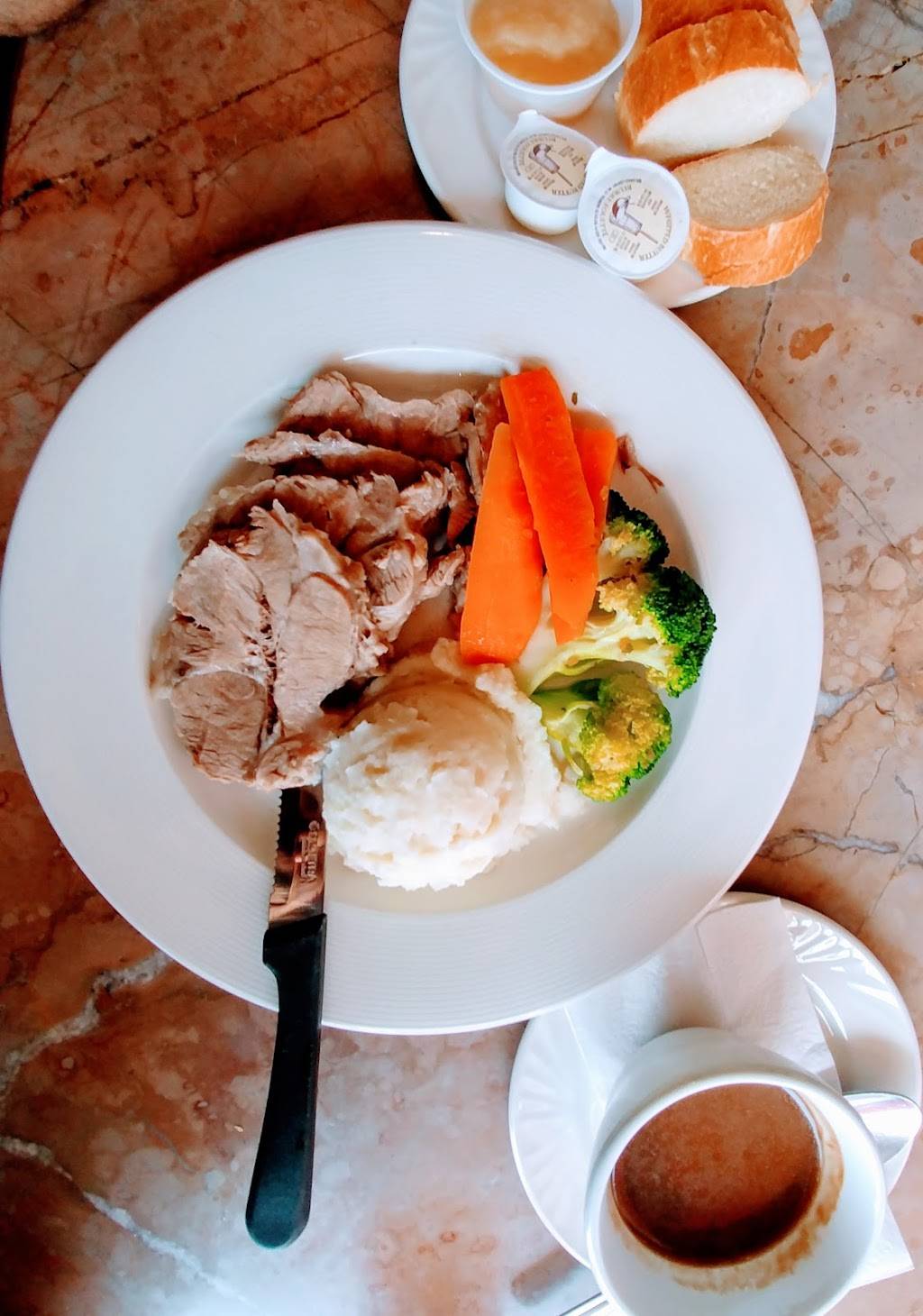 Dundas Street Grille | restaurant | 5238 Dundas St W, Etobicoke, ON M9B 1A9, Canada | 4162396244 OR +1 416-239-6244