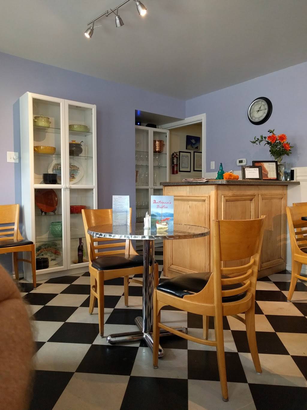 Antonias Bistro | restaurant | 28 Doxsee Ave S, Campbellford, ON K0L 1L0, Canada | 7056320505 OR +1 705-632-0505