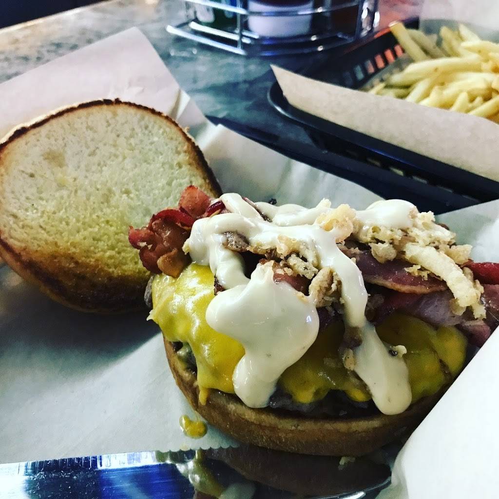 Mr. Brews Taphouse | restaurant | 5271 High Crossing Blvd, Madison, WI 53718, USA | 6084225424 OR +1 608-422-5424