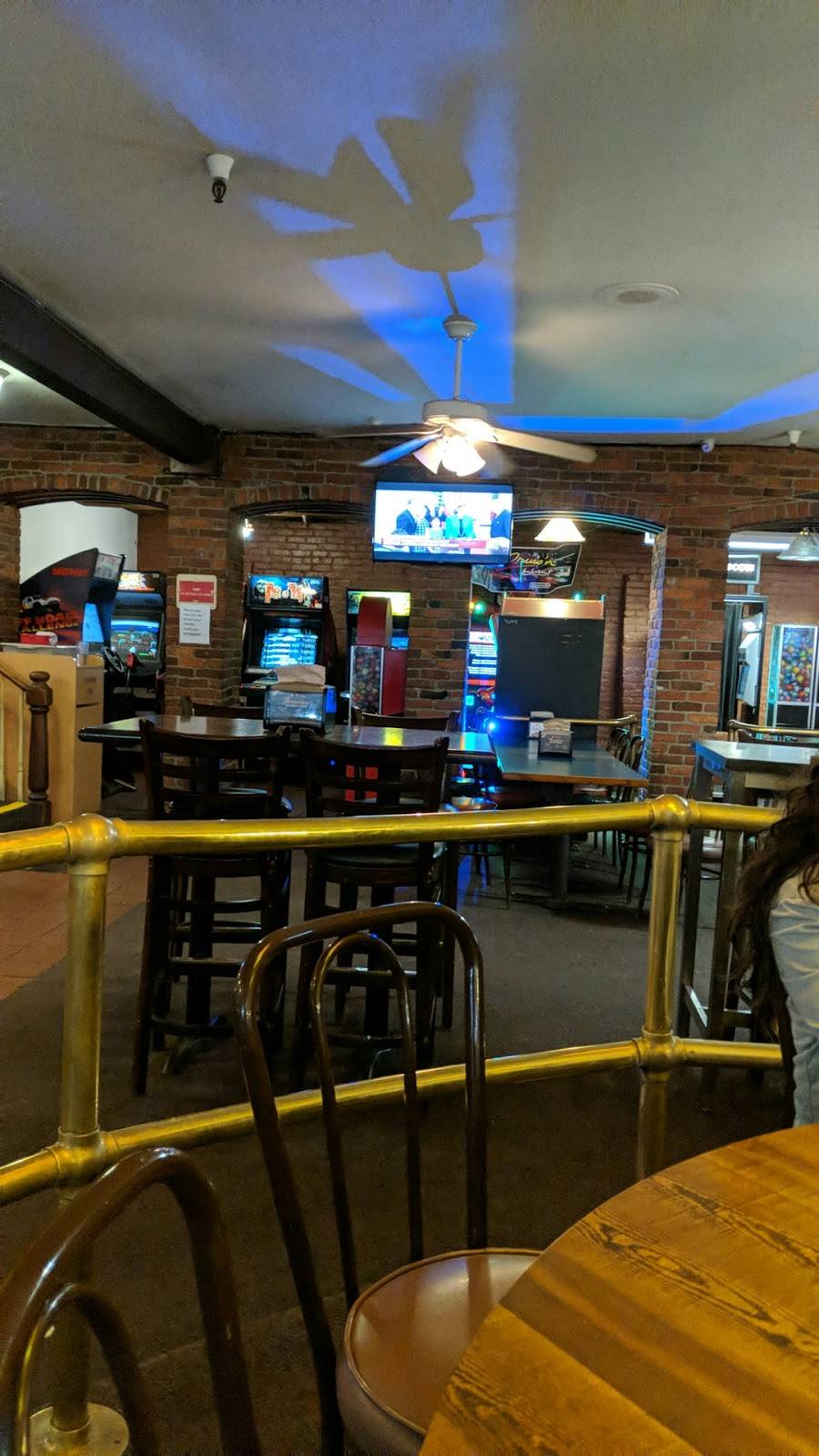 Round Table Pizza | meal delivery | 127 K St, Sacramento, CA 95814, USA | 9164437461 OR +1 916-443-7461