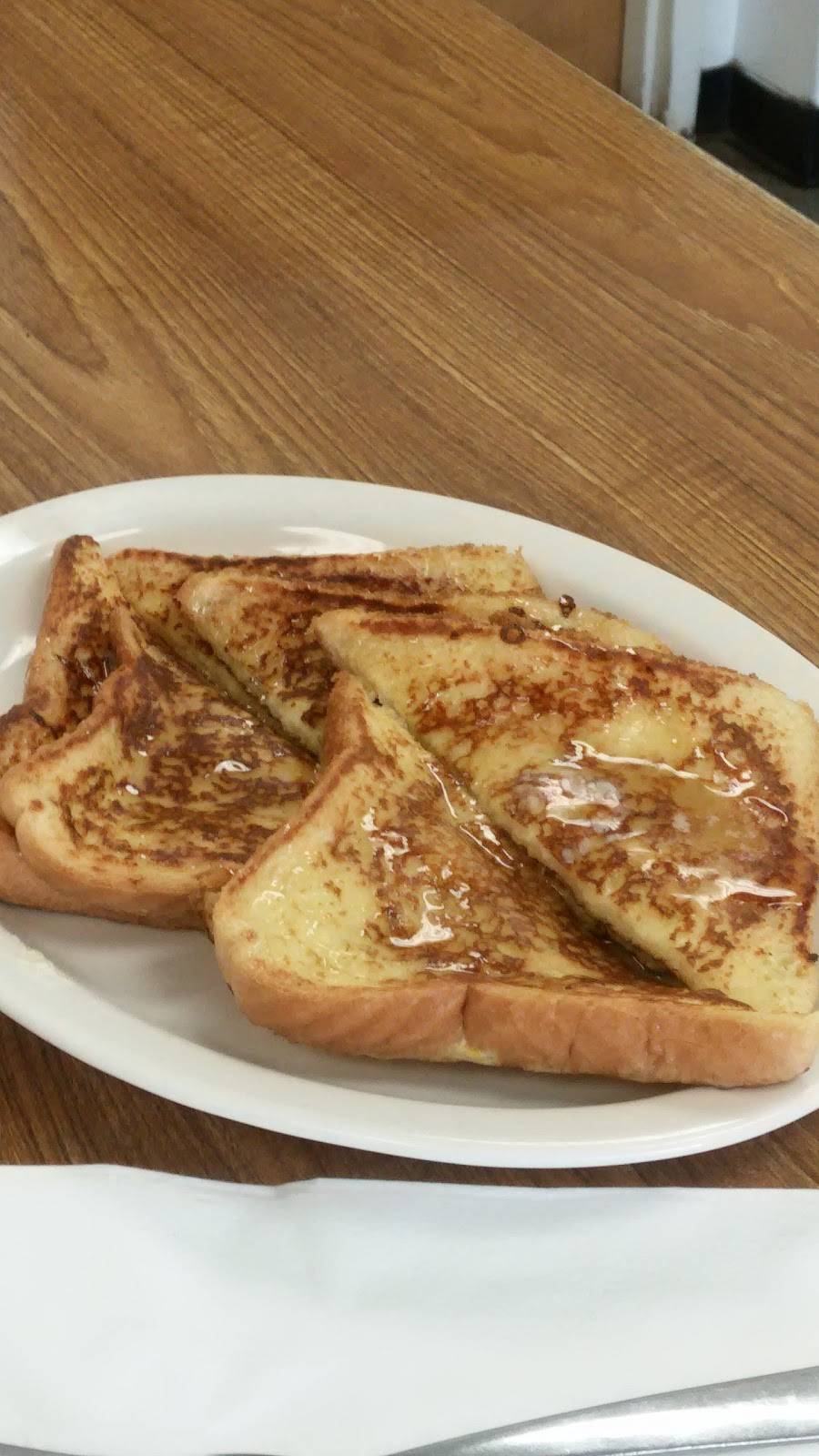 Louies Texas Red Hots | restaurant | 2350 Delaware Ave, Buffalo, NY 14213, USA | 7168776618 OR +1 716-877-6618