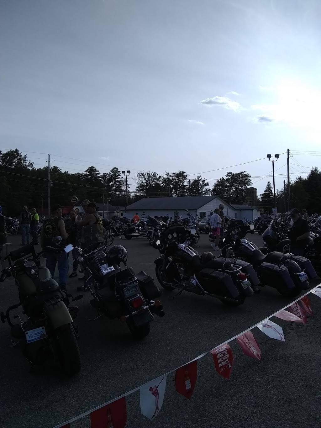 Garrett’s Pressure Crack Bar & Grill | restaurant | 928 W Houghton Lake Dr, Prudenville, MI 48651, USA | 9893667878 OR +1 989-366-7878