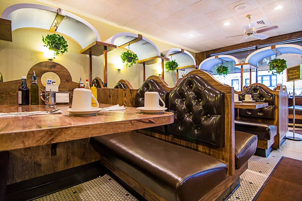 Salonica Restaurant | restaurant | 1440 E 57th St, Chicago, IL 60637, USA | 7737523899 OR +1 773-752-3899