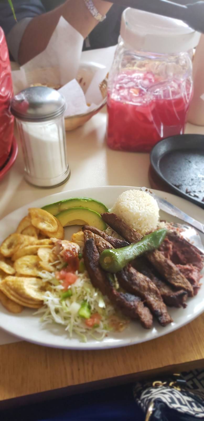 La esquina del sabor catracho ???????? | restaurant | 2525 N Laramie Ave, Chicago, IL 60639, USA | 7738077681 OR +1 773-807-7681