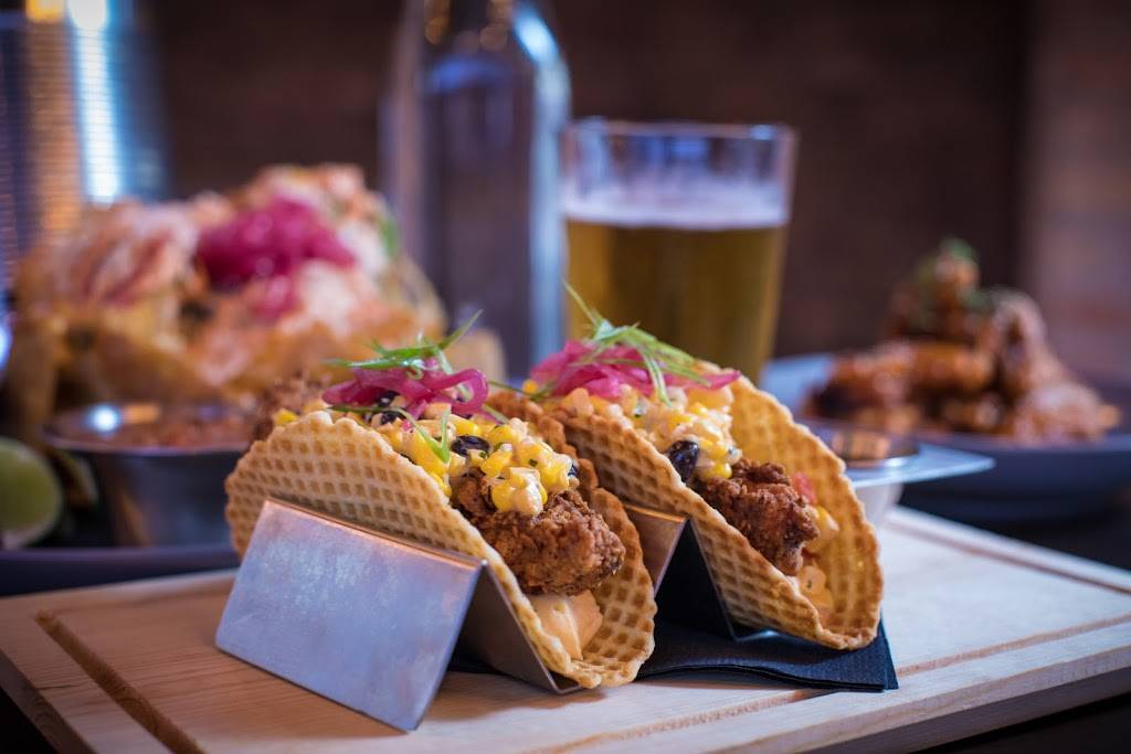 Rizzos Bar & Inn | restaurant | 3658 N Clark St, Chicago, IL 60613, USA | 7737998161 OR +1 773-799-8161