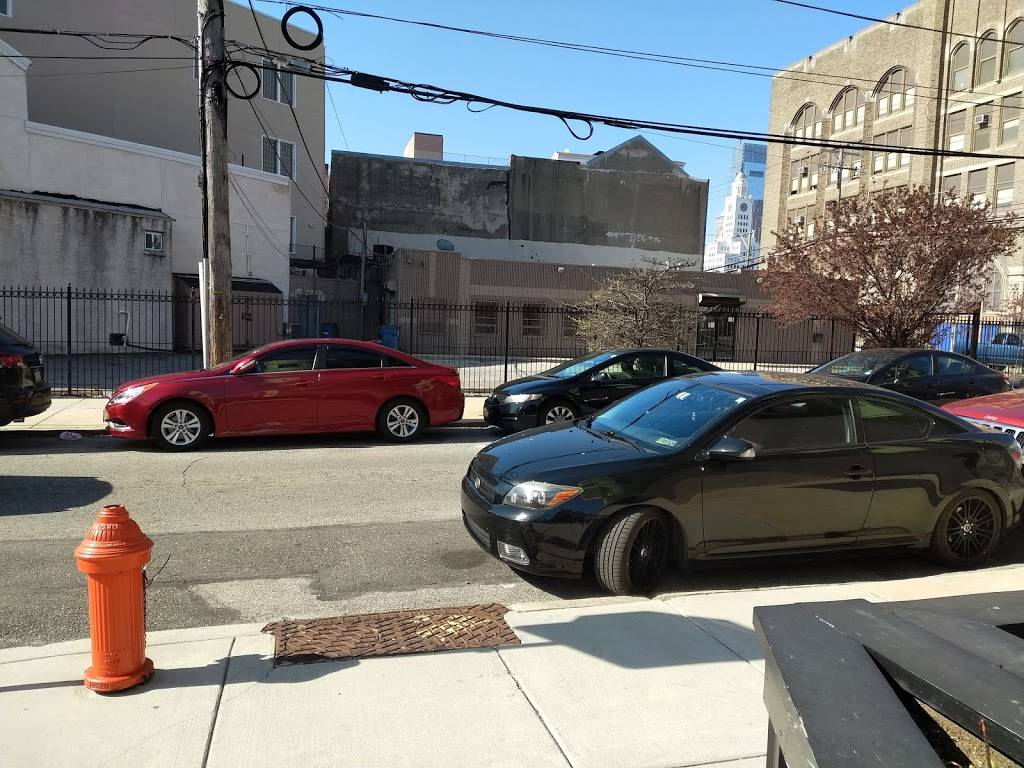 Shaps Corner Luncheonette | restaurant | 511 N Broad St, Philadelphia, PA 19123, USA | 2159257427 OR +1 215-925-7427