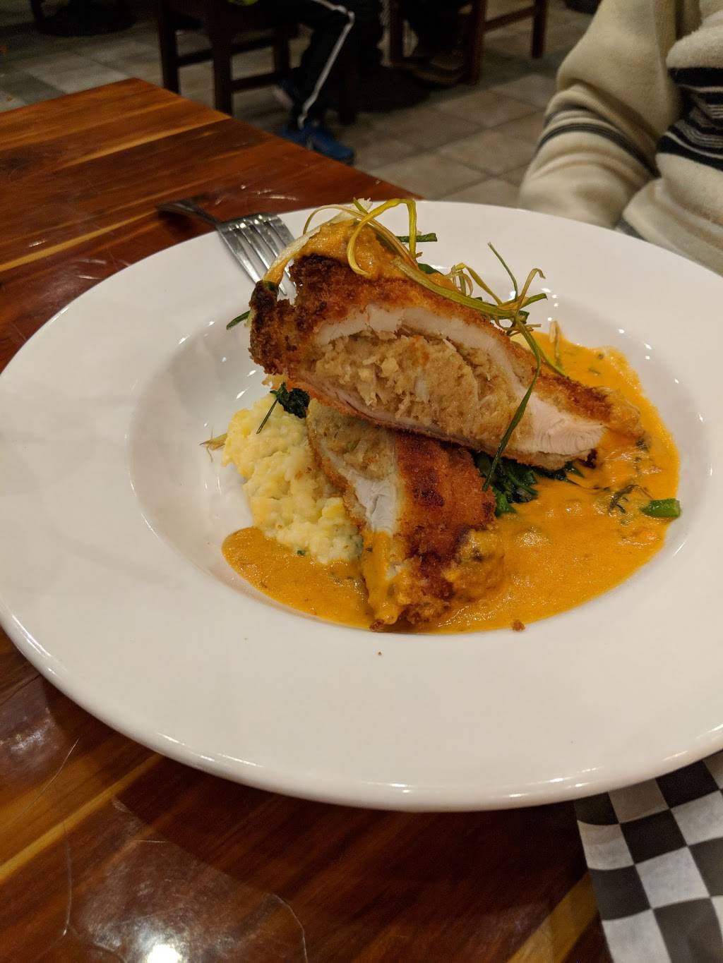 The Bear Moon Bar & Grill | restaurant | 901 Ski Run Blvd, South Lake Tahoe, CA 96150, USA | 5305416122 OR +1 530-541-6122