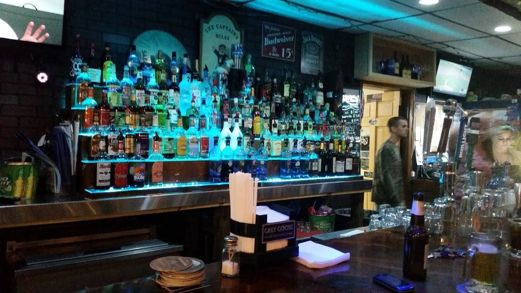 Captains Corner | restaurant | 1691 E Jefferson St, Brooksville, FL 34601, USA | 3527991987 OR +1 352-799-1987