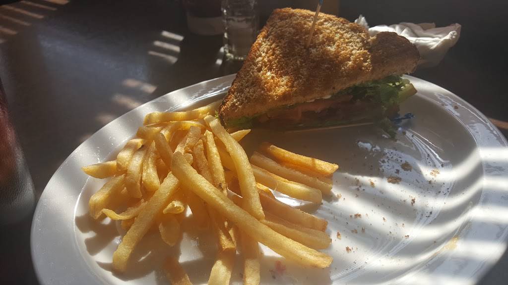 The Hang Out Bar & Grill on Snow Lake | restaurant | 1865 W, IN-120, Fremont, IN 46737, USA | 2608332582 OR +1 260-833-2582