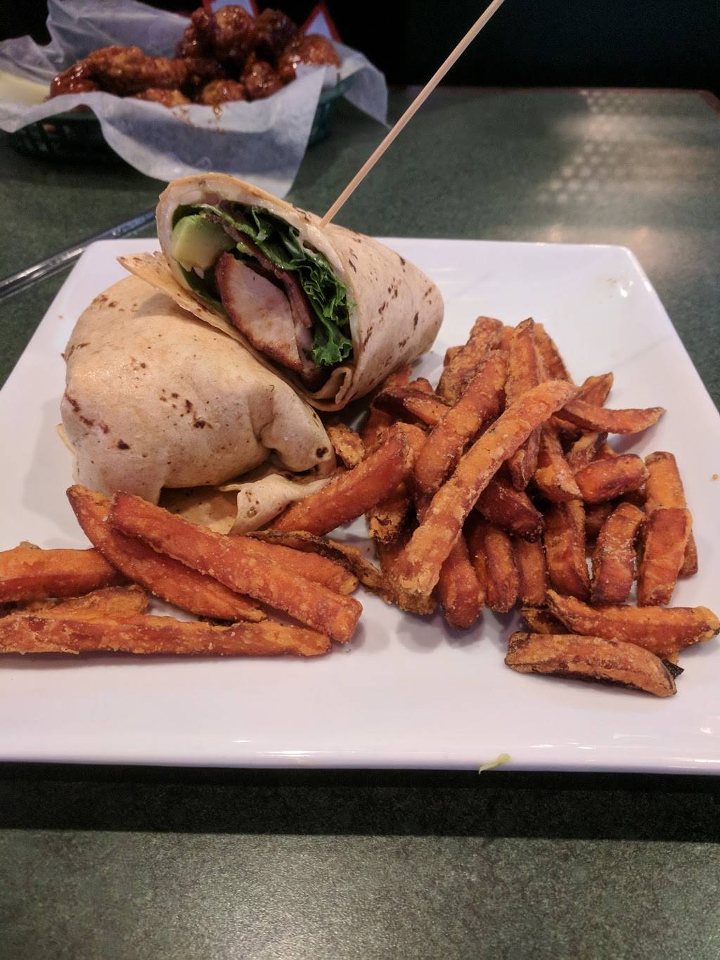 The Greene Turtle Sports Bar & Grille | restaurant | 1740 Hempstead Turnpike, East Meadow, NY 11554, USA | 5162807251 OR +1 516-280-7251