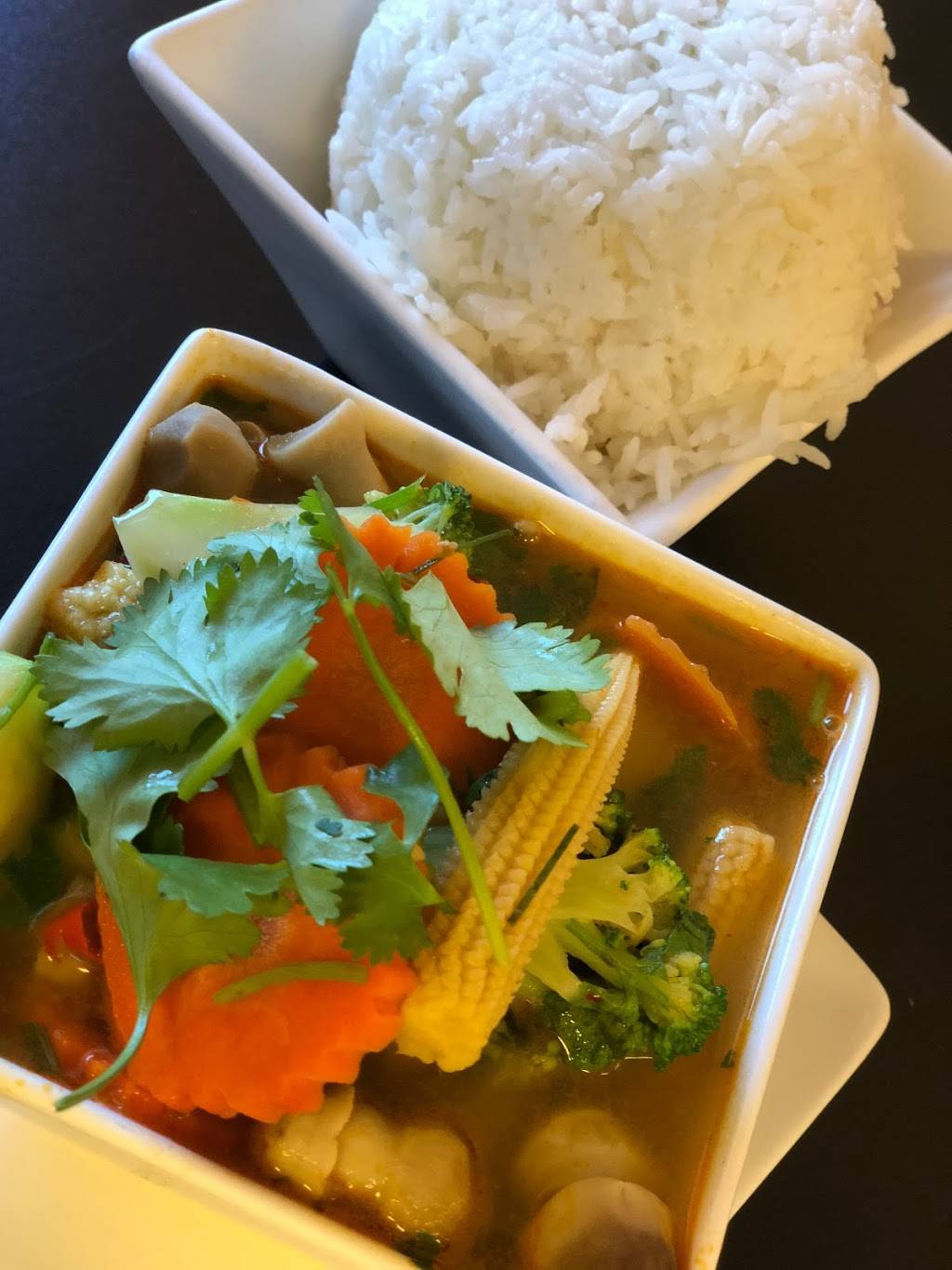 White Elephant | restaurant | 930 El Camino Real, Santa Clara, CA 95050, USA | 4089879373 OR +1 408-987-9373