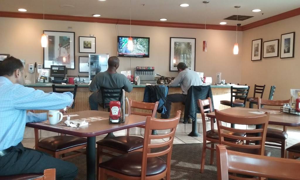 Dennys | restaurant | 1310 E Chain of Rocks Rd, Pontoon Beach, IL 62040, USA | 6187971684 OR +1 618-797-1684