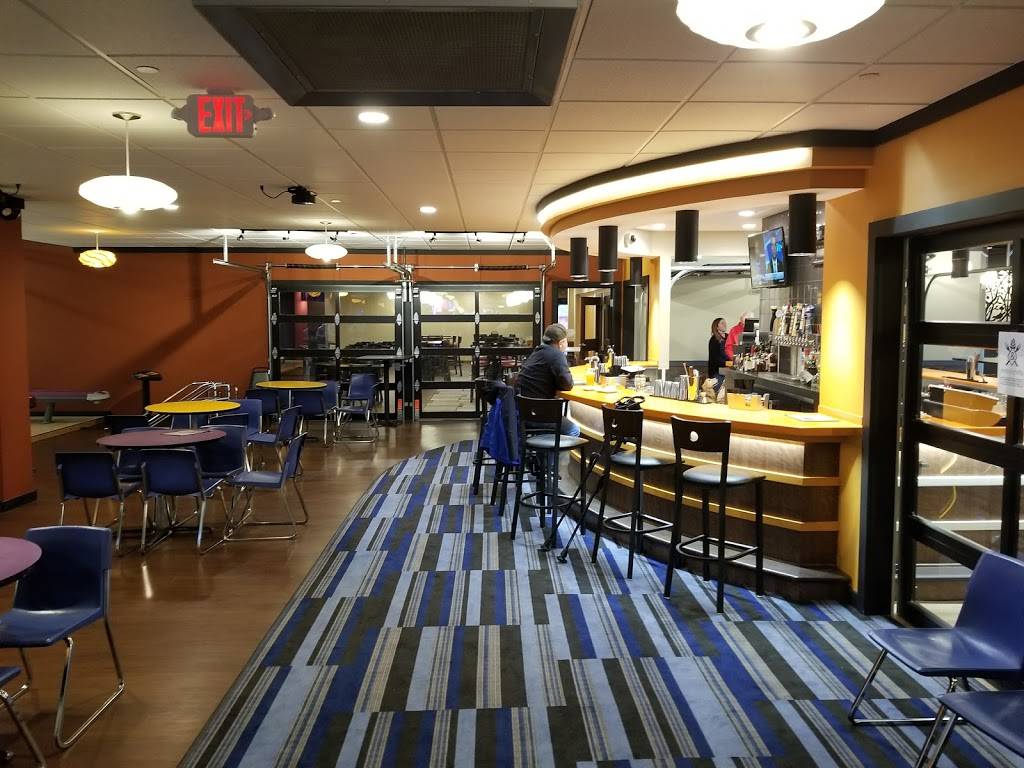 Eats and Crafts | restaurant | 1950 E Square Lake Rd, Troy, MI 48085, USA | 2488798124 OR +1 248-879-8124