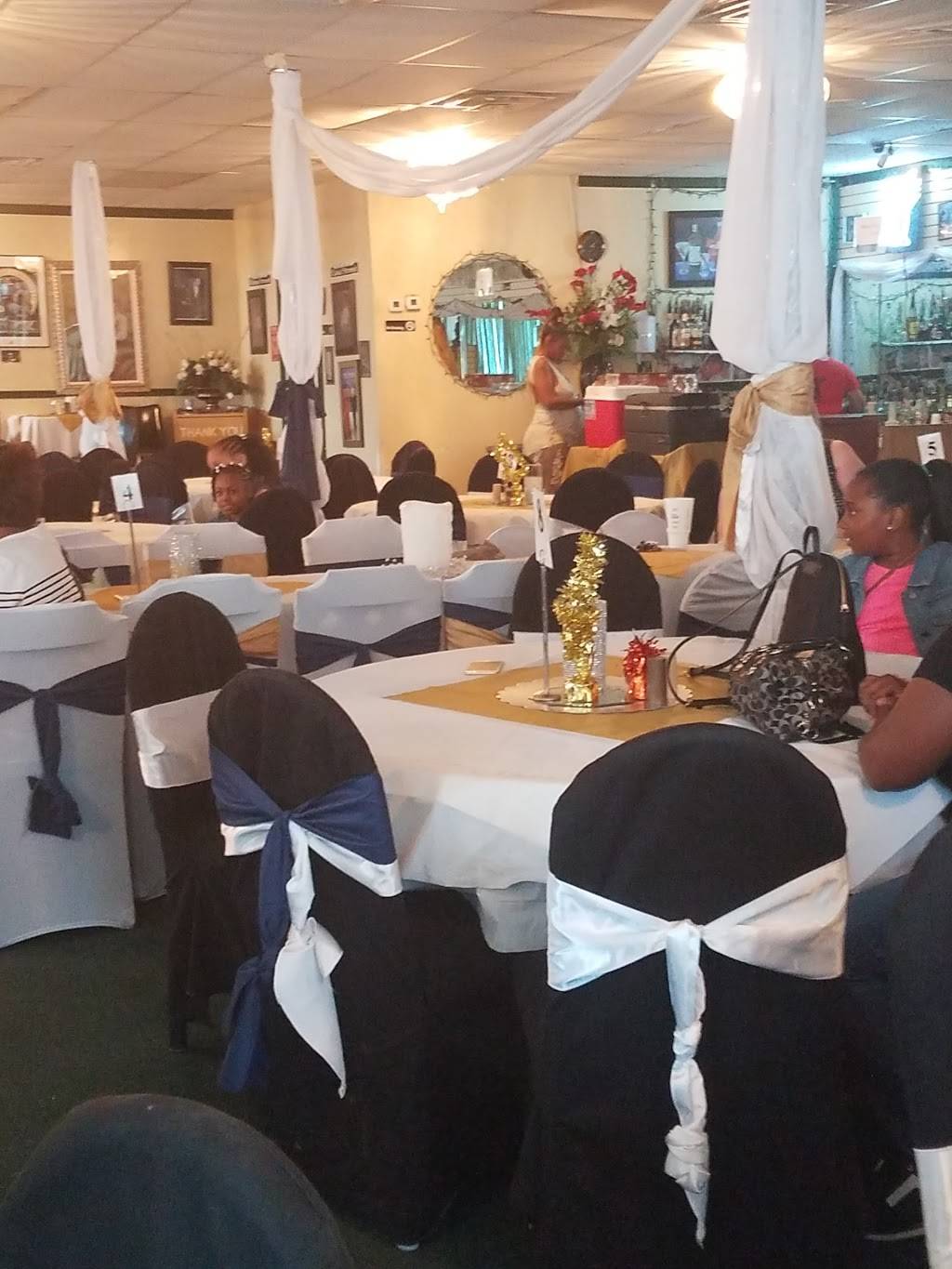 T & JJs Supreme Steaks & Catering Service | restaurant | 718 S 5th Ave, Maywood, IL 60153, USA | 7083381185 OR +1 708-338-1185