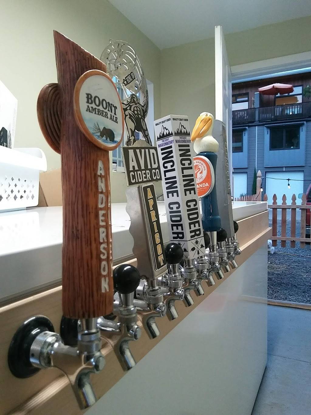 B’s Tap House | restaurant | 2760 Friendly St, Eugene, OR 97405, USA | 5415257556 OR +1 541-525-7556